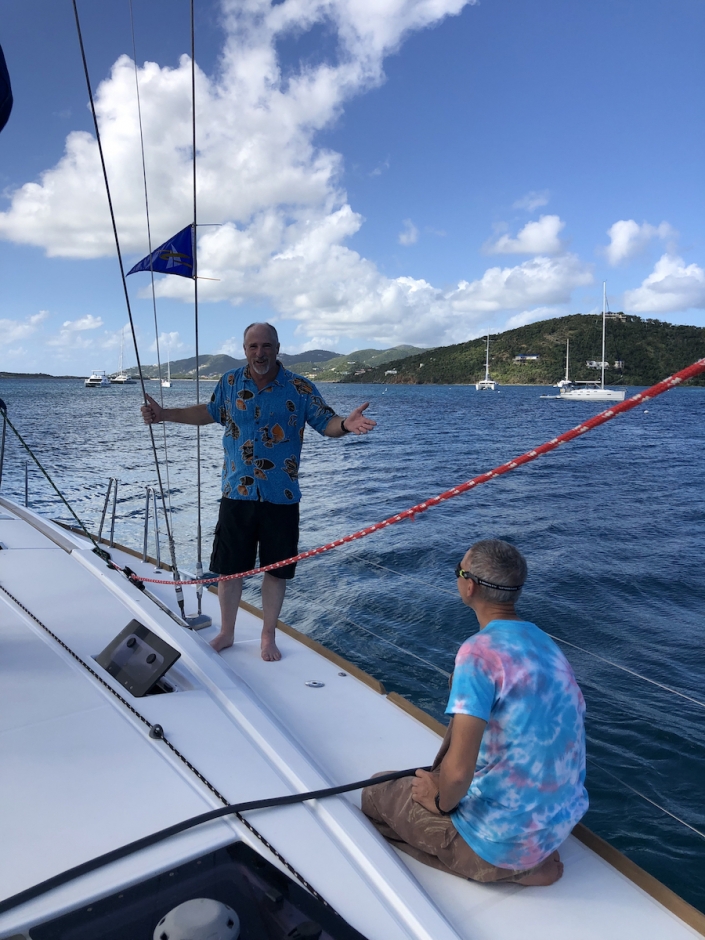 Marina Cay, заправка водой на причале