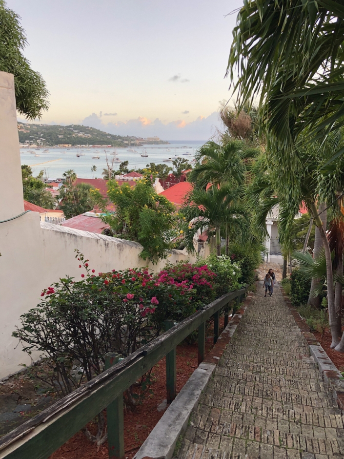 Saint Thomas, лестница 99 steps и вид на бухту