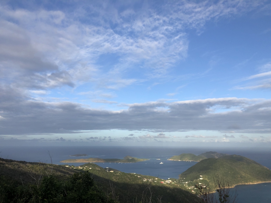 Virgin Gorda, вид на северную бухту и острова, дорога на The Baths