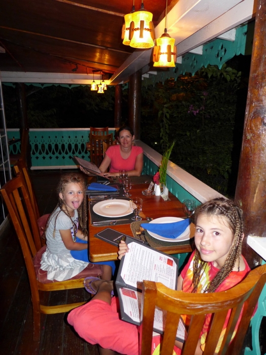 Ямайка (Jamaica). В итальянском ресторанчике. Samsara Cliff Resort.