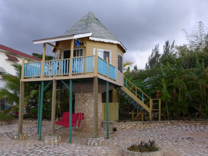 Ямайка (Jamaica). Домик в отеле Samsara Cliff Resort.