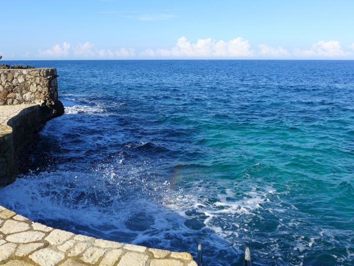 Ямайка (Jamaica). Samsara Cliff Resort. Карибское море.