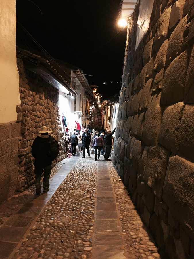 Cuzco - Hatun-rumiyoc - самая знаменитая улица