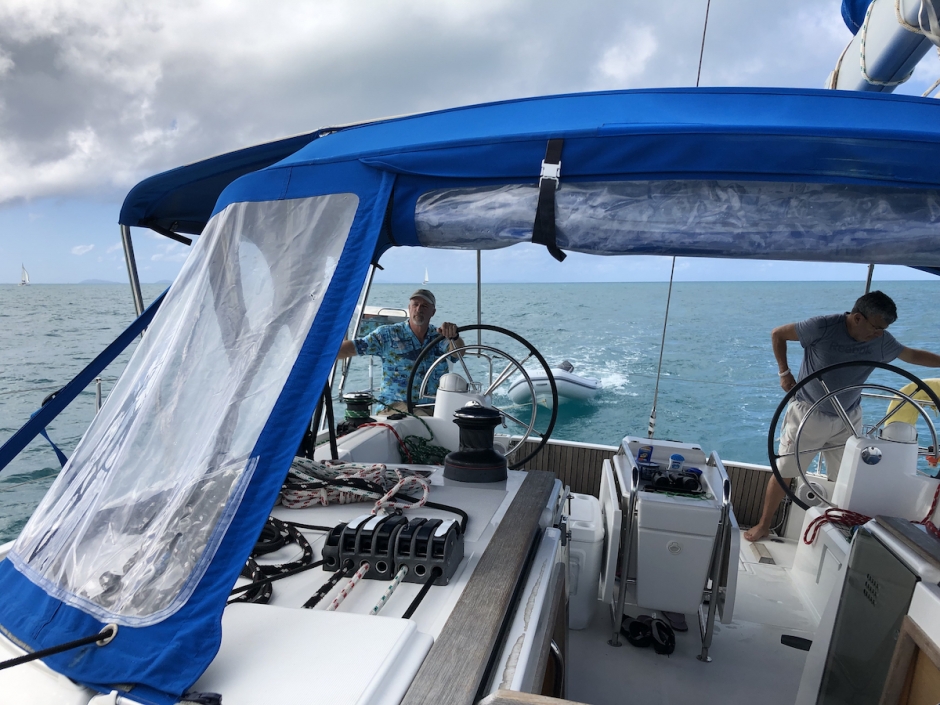 Переход Virgin Gorda - Anegada, капитан за штурвалом